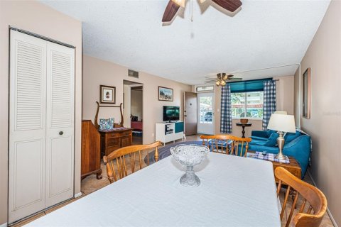 Condo in Saint Petersburg, Florida, 2 bedrooms  № 2101359 - photo 9