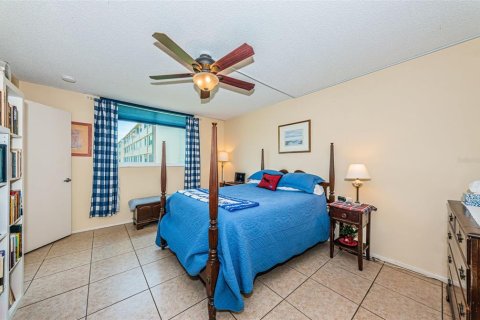 Condo in Saint Petersburg, Florida, 2 bedrooms  № 2101359 - photo 19