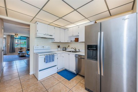 Condo in Saint Petersburg, Florida, 2 bedrooms  № 2101359 - photo 15