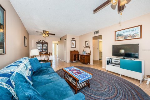 Condo in Saint Petersburg, Florida, 2 bedrooms  № 2101359 - photo 5