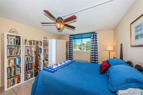 Condo in Saint Petersburg, Florida, 2 bedrooms  № 2101359 - photo 18