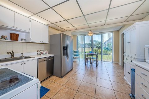 Condo in Saint Petersburg, Florida, 2 bedrooms  № 2101359 - photo 12