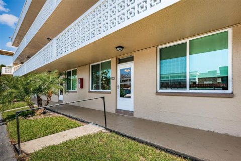 Condo in Saint Petersburg, Florida, 2 bedrooms № 2101359