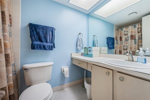 Condo in Saint Petersburg, Florida, 2 bedrooms  № 2101359 - photo 23