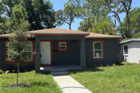 House in Saint Petersburg, Florida 3 bedrooms, 122.72 sq.m. № 2205600
