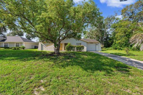 House in Spring Hill, Florida 2 bedrooms, 102.66 sq.m. № 2299395