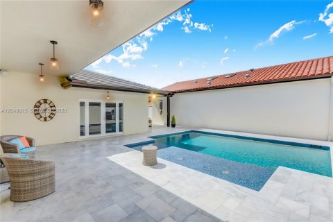 Casa en venta en Miami Lakes, Florida, 3 dormitorios, 145.76 m2 № 2252109 - foto 9