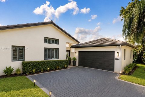 Casa en Miami Lakes, Florida 3 dormitorios, 145.76 m2 № 2252109