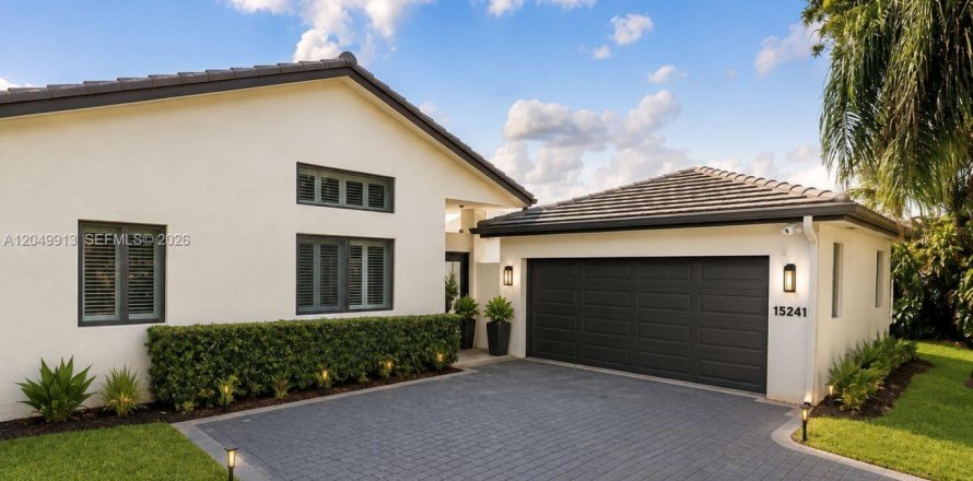 Casa en Miami Lakes, Florida 3 dormitorios, 145.76 m2 № 2252109