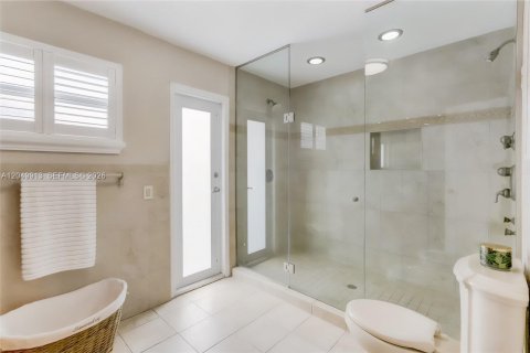 Casa en venta en Miami Lakes, Florida, 3 dormitorios, 145.76 m2 № 2252109 - foto 5