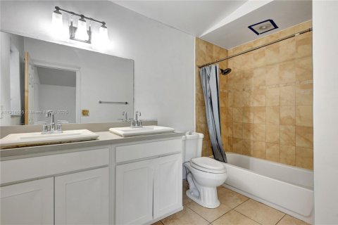 Villa ou maison à vendre à Sunrise, Floride: 3 chambres, 139.45 m2 № 1970106 - photo 13