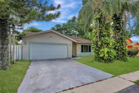 Villa ou maison à vendre à Sunrise, Floride: 3 chambres, 139.45 m2 № 1970106 - photo 3