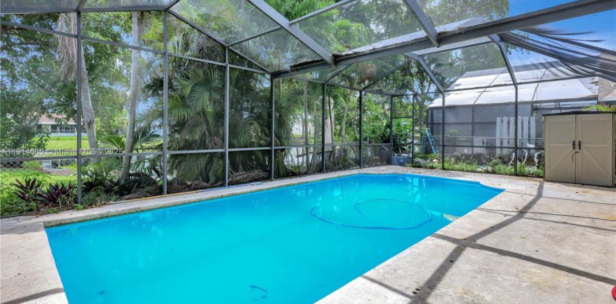 Villa ou maison à Sunrise, Floride 3 chambres, 139.45 m2 № 1970106