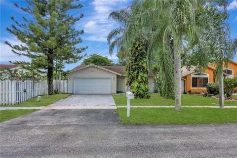 Villa ou maison à vendre à Sunrise, Floride: 3 chambres, 139.45 m2 № 1970106 - photo 2