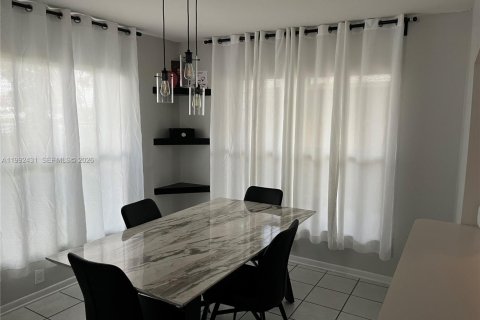 Купить таунхаус в Дейви, Флорида 3 спальни, 157.1м2, № 2057298 - фото 7