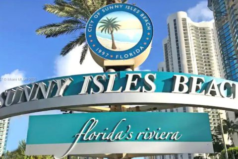 Hotel in Sunny Isles Beach, Florida 39.02 sq.m. № 1897940 - photo 3