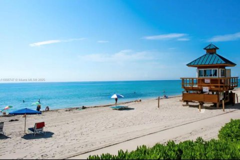 Hotel in Sunny Isles Beach, Florida 39.02 sq.m. № 1897940 - photo 6