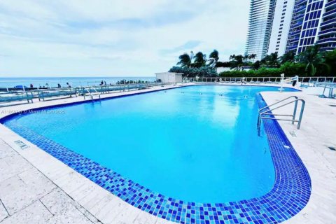 Hotel in Sunny Isles Beach, Florida 39.02 sq.m. № 1897940 - photo 8