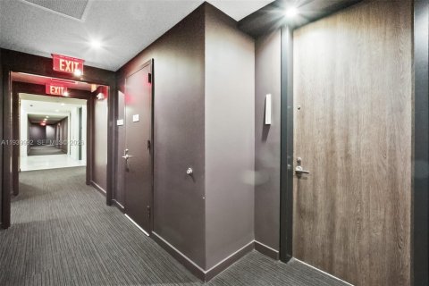 Купить кондоминиум в Майами, Флорида 3 спальни, 189.8м2, № 1997304 - фото 2