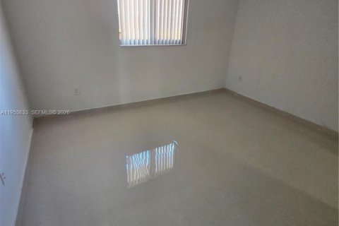 Снять в аренду кондоминиум в Хайалиа, Флорида 2 спальни, 5688.59м2, № 2029889 - фото 4