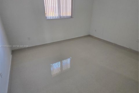 Снять в аренду кондоминиум в Хайалиа, Флорида 2 спальни, 5688.59м2, № 2029889 - фото 5