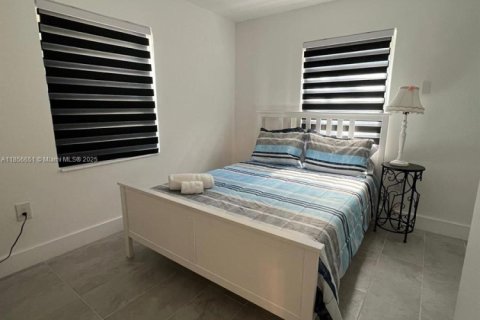 House in North Miami, Florida 4 bedrooms, 116.13 sq.m. № 1882589 - photo 7