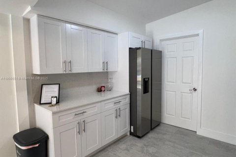 House in North Miami, Florida 4 bedrooms, 116.13 sq.m. № 1882589 - photo 5