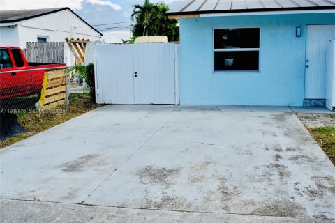 Снять в аренду виллу или дом в Форт-Лодердейл, Флорида 2 спальни, 195.56м2, № 2004693 - фото 24