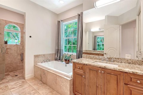 House in Sarasota, Florida 4 bedrooms, 374.95 sq.m. № 2156228 - photo 25