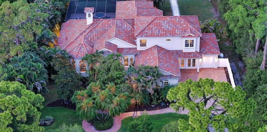 House in Sarasota, Florida 4 bedrooms, 374.95 sq.m. № 2156228