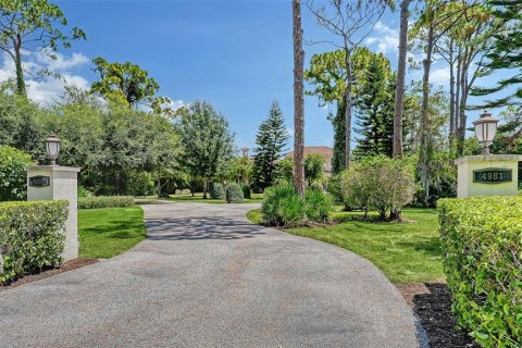 House in Sarasota, Florida 4 bedrooms, 374.95 sq.m. № 2156228 - photo 3