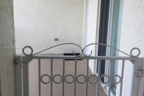 Condo in Doral, Florida, 3 bedrooms  № 1691194 - photo 19