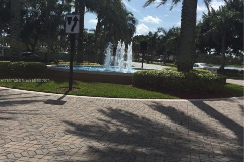 Condo in Doral, Florida, 3 bedrooms  № 1691194 - photo 16