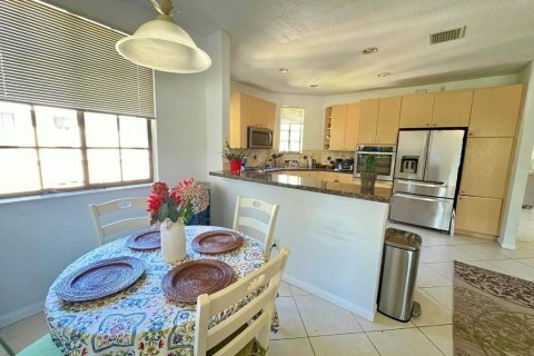 Touwnhouse à louer à Weston, Floride: 4 chambres, 232.72 m2 № 1155633 - photo 1