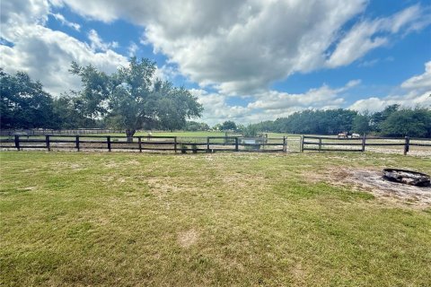 House in Fish Hawk, Florida 4 bedrooms, 228.91 sq.m. № 1745017 - photo 1