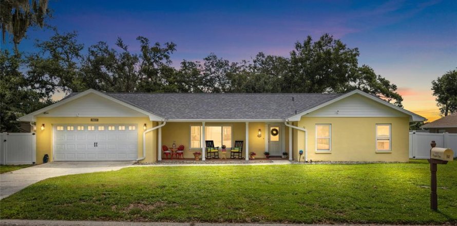House in Valrico, Florida 3 bedrooms, 211.26 sq.m. № 2196257