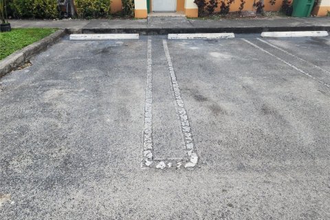 Touwnhouse à louer à Hialeah, Floride: 3 chambres, 128.76 m2 № 2011929 - photo 2