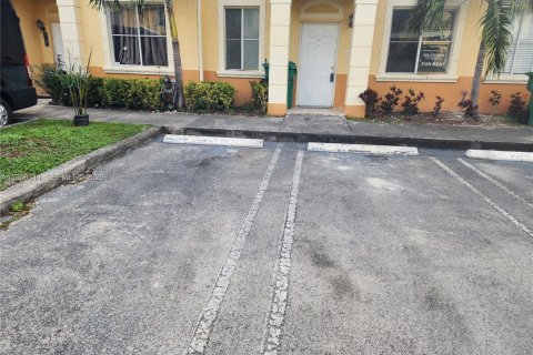 Touwnhouse à louer à Hialeah, Floride: 3 chambres, 128.76 m2 № 2011929 - photo 3