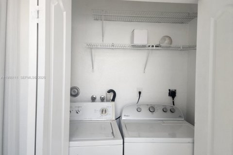 Touwnhouse à louer à Hialeah, Floride: 3 chambres, 128.76 m2 № 2011929 - photo 11