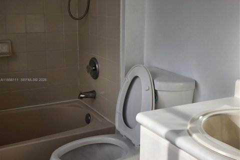 Touwnhouse à louer à Hialeah, Floride: 3 chambres, 128.76 m2 № 2011929 - photo 10