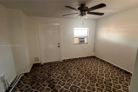 Townhouse in Hialeah, Florida 2 bedrooms, 112.23 sq.m. № 1702269 - photo 12