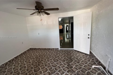 Townhouse in Hialeah, Florida 2 bedrooms, 112.23 sq.m. № 1702269 - photo 13