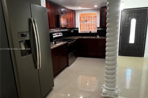 Townhouse in Hialeah, Florida 2 bedrooms, 112.23 sq.m. № 1702269 - photo 6
