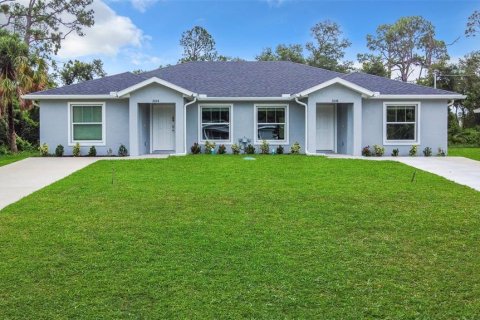 Immobilier commercial à vendre à Port Charlotte, Floride: 4 chambres, 195.47 m2 № 1910817 - photo 1