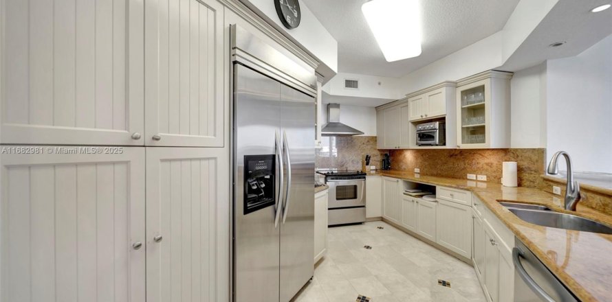 Кондоминиум с 3 спальнями в Холливуд, Флорида № 1956725