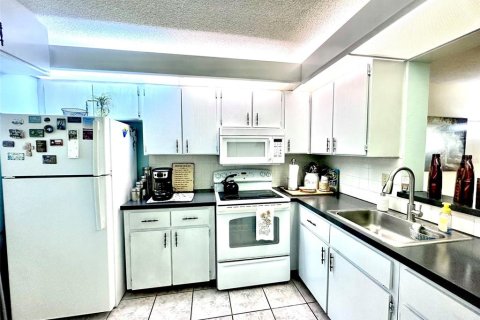 Condo in Clearwater, Florida, 1 bedroom  № 1873326 - photo 12