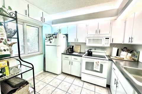 Condo in Clearwater, Florida, 1 bedroom  № 1873326 - photo 11