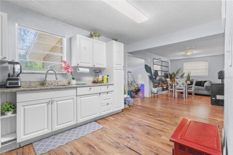 House in Gainesville, Florida 3 bedrooms, 153.47 sq.m. № 2195183 - photo 8