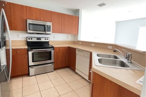 Adosado en alquiler en Miramar, Florida, 3 dormitorios № 2010701 - foto 7