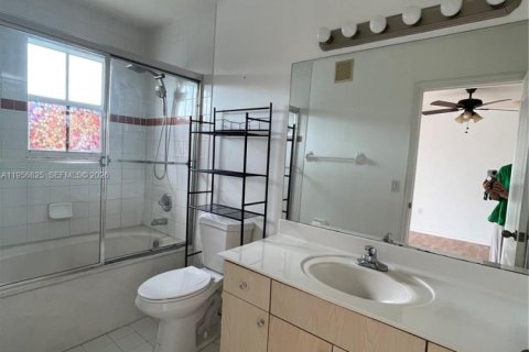 Adosado en alquiler en Miramar, Florida, 3 dormitorios № 2010701 - foto 19